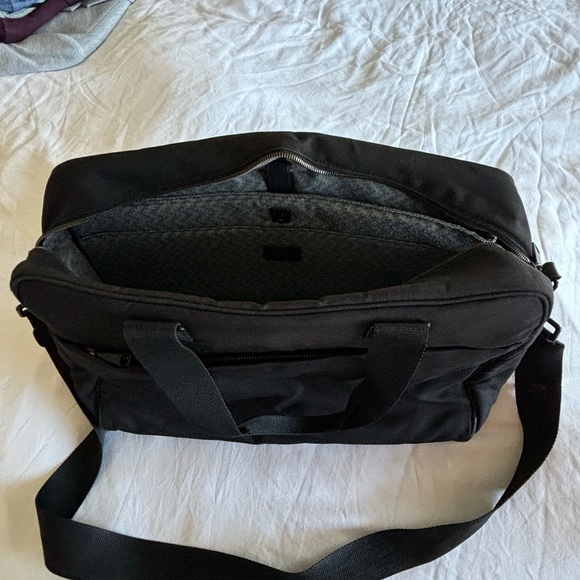 Lo and sons messenger bag - Picture 3 of 3